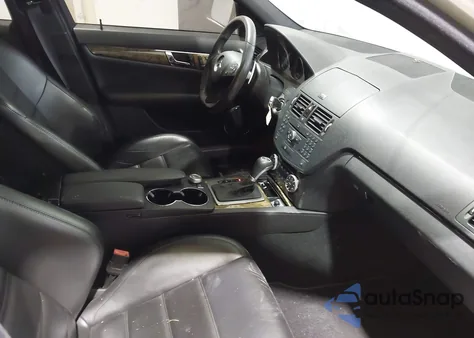 2009 Mercedes-Benz C 63 Amg z USA, uszkodzony, nr VIN WDDGF77X49F216040